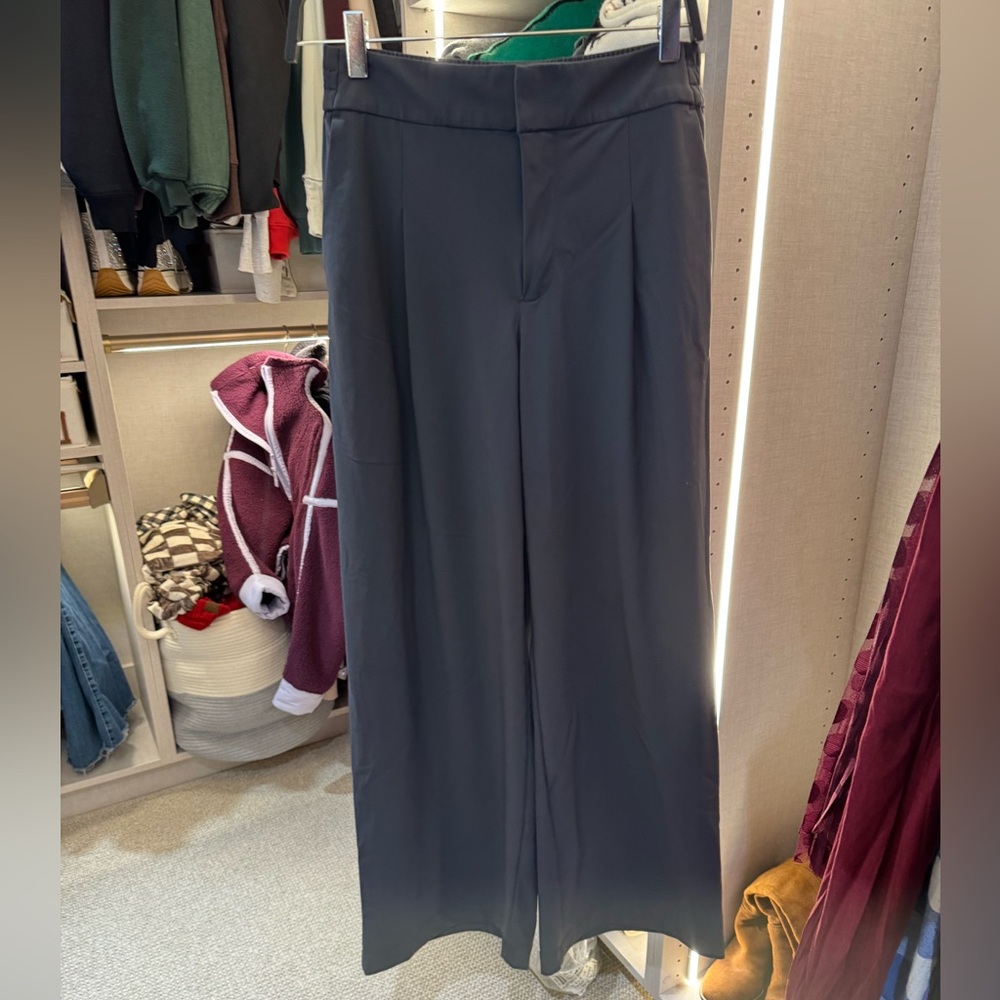 Athleta Charcoal Gray Trousers
Pinnacle high rise trouser